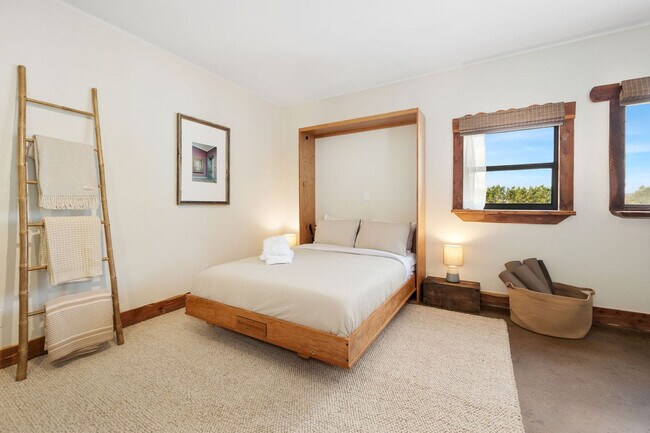 Building Photo - 17097 Lake Sequoyah Dr