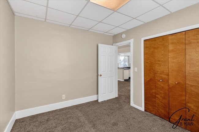 Building Photo - $1250 2 bedroom bungalow