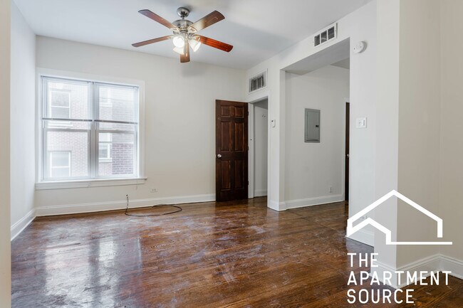 Building Photo - 857 W Cornelia Ave