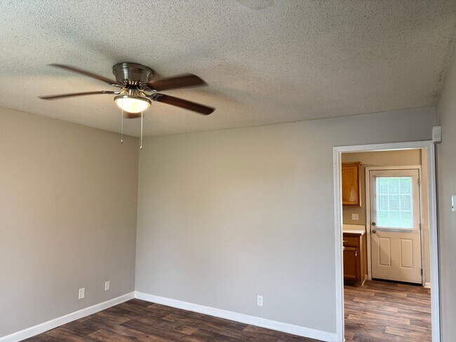 Building Photo - 1005 Shadow Ridge Ave