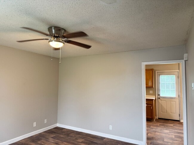 Building Photo - Just listed with upstairs bedrooms!