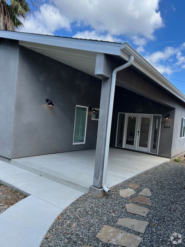 Building Photo - Upgraded Home Next to Chapman University