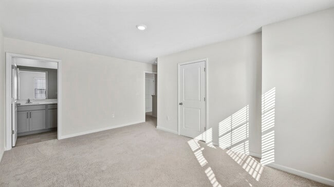 Building Photo - 153 Leo St