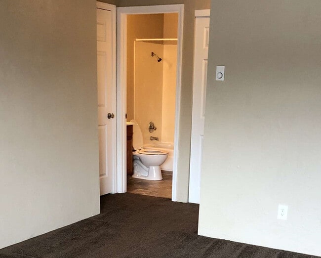 Building Photo - 248 W Clark St