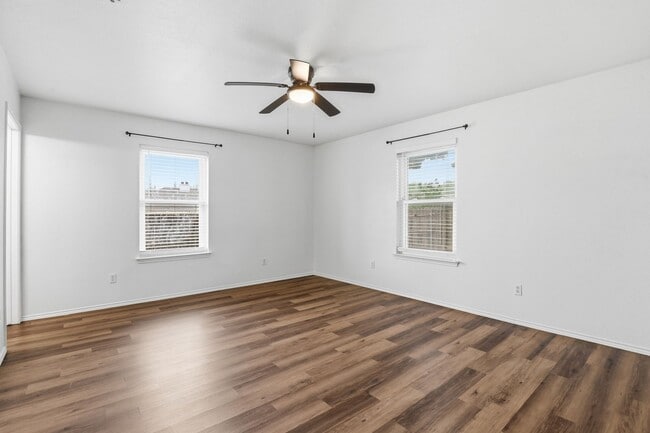 Building Photo - 1502 Sharron Ct