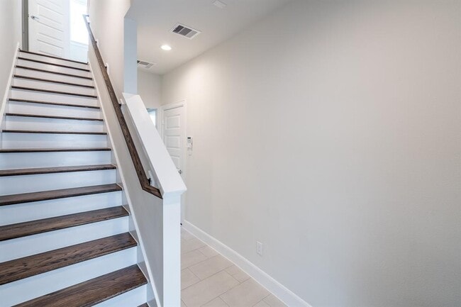 Building Photo - 3028 Charline