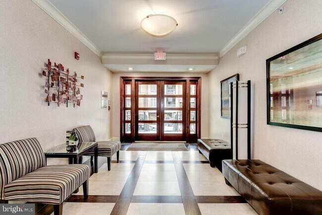 Building Photo - 1121 24th St NW