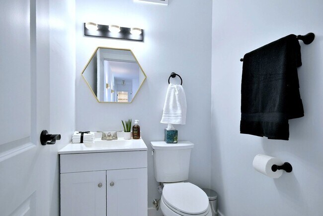 Building Photo - 1301 W Touhy Ave