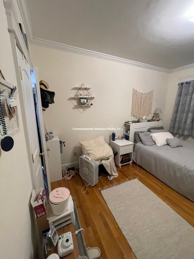 Building Photo - 27 Glenville Ave