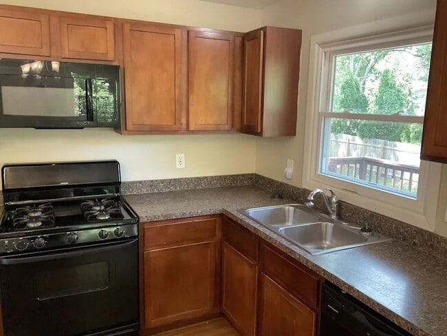 Building Photo - 6415 Londonderry Dr