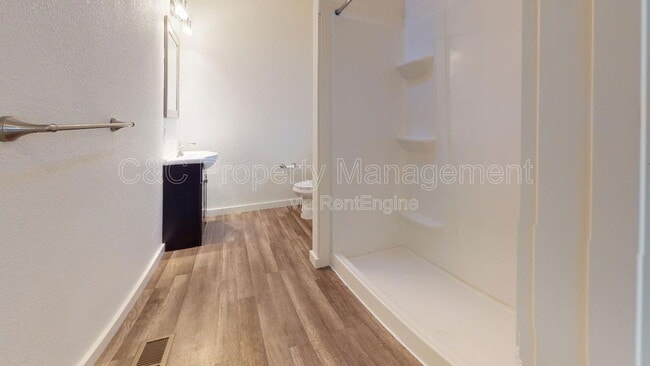 Building Photo - 419 Watson St