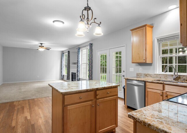 Building Photo - HAMPTON PARK - Pristine 4-5 bedroom home a...