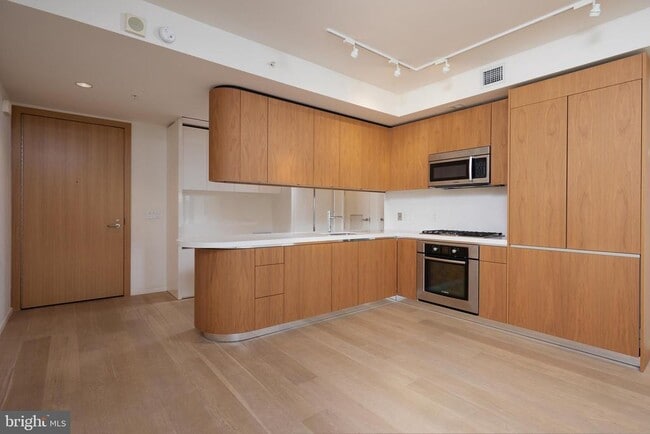 Building Photo - 925 H St NW