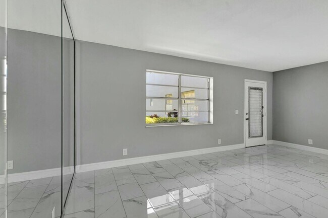 Building Photo - 152 Burgandy Way