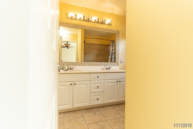 Building Photo - Fairways Edge, 3br/2.5ba w/yard (pets nego...
