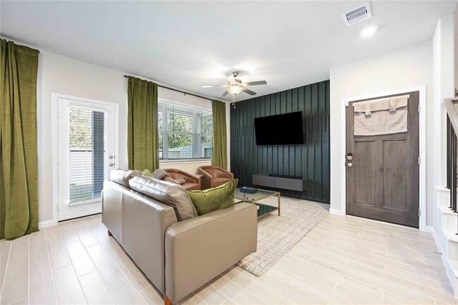 Building Photo - 16106 Oregon Oak Dr