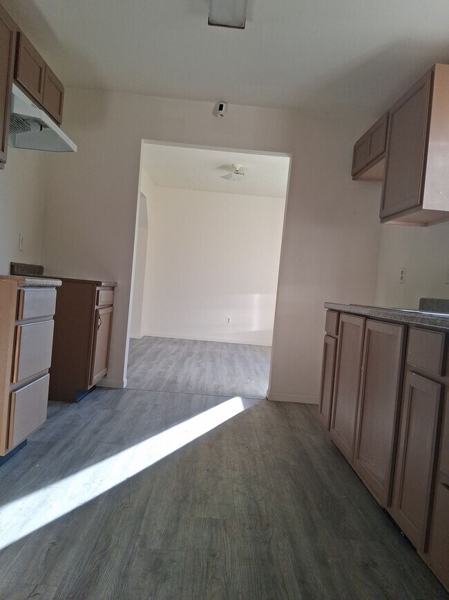 Building Photo - 197 W Chalmers Ave