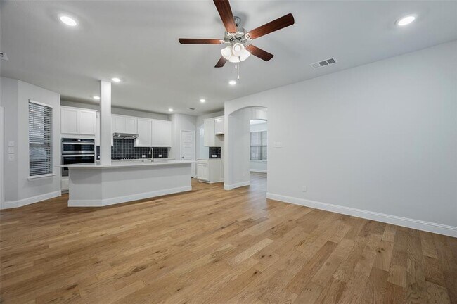 Building Photo - 2037 Almassera Dr