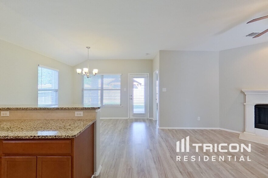 Building Photo - 1332 Red River Dr