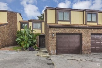 Building Photo - Valparaiso: 3 Bedroom Home in Waterfront C...