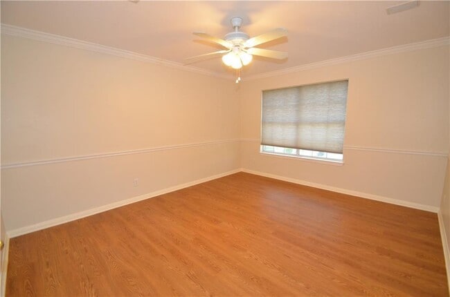 Building Photo - 3013 Sussex Gardens Ln