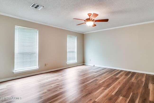 Building Photo - 101 Chateau Pl