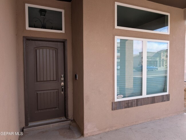 Building Photo - 517 La Entrada Cir