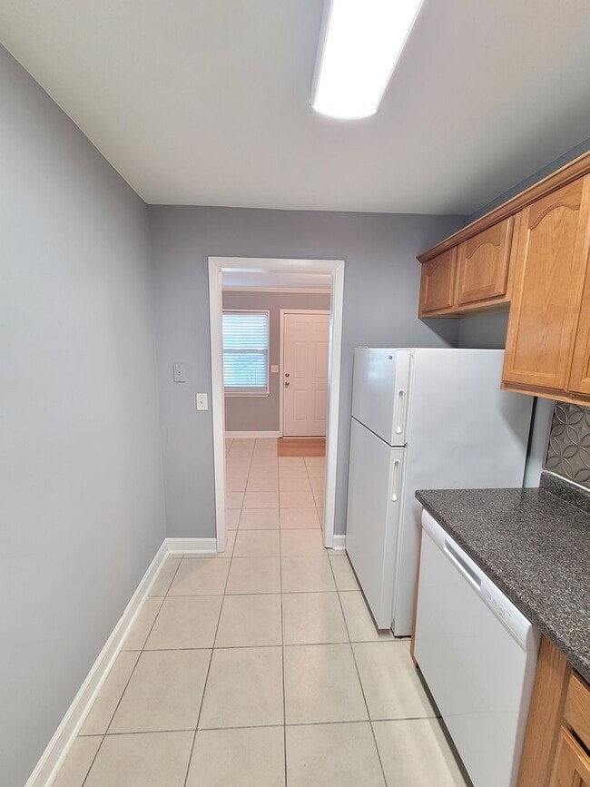 Building Photo - Historic St. Andrews!  Newly Remodeled! 1 bedroom 1 bath condo/1st Floor