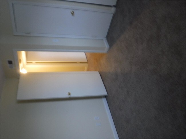Primary Photo - 935 E Colonial Manor Dr