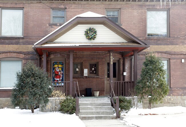 Building Photo - 1829 10th Ave S