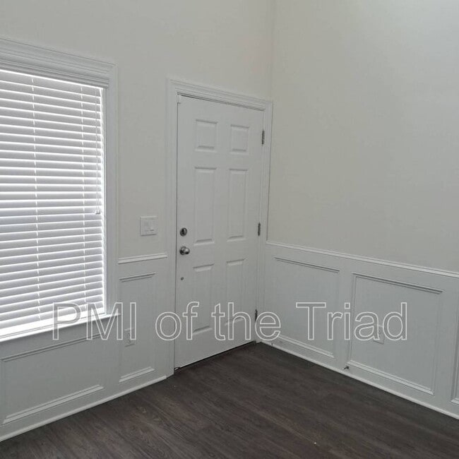 Building Photo - 811 Silver Leaf Dr