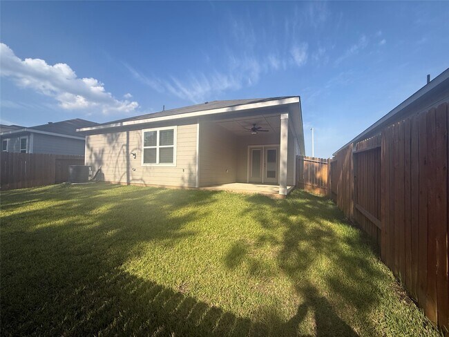 Building Photo - 15415 Maple Ter Dr