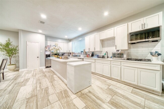 Building Photo - 7606 Portal Dr