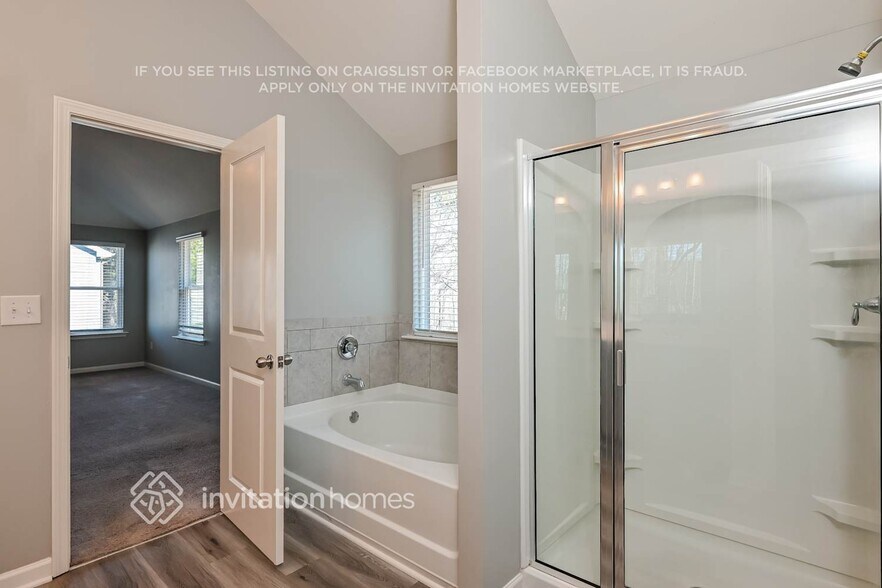 Building Photo - 4294 Woodsley Pl