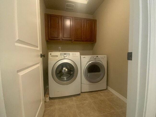 Building Photo - Beautiful Spanaway Home! Apply Today