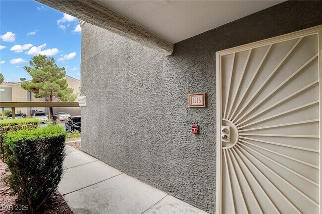 Building Photo - 5055 W Hacienda Ave