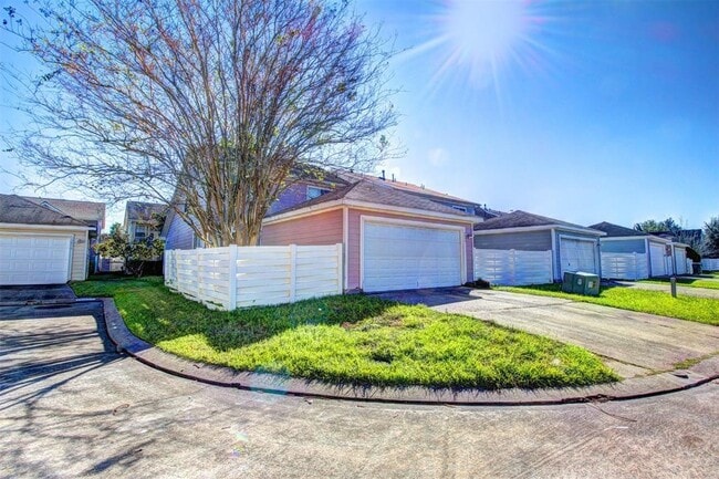 Building Photo - 15850 E Park Ct