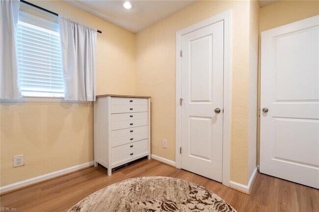 Building Photo - 820 Plainsman Ct