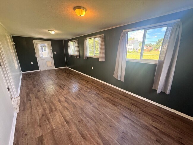 Building Photo - Christiansburg, 3 BR / 1.5 BA, Available for rent