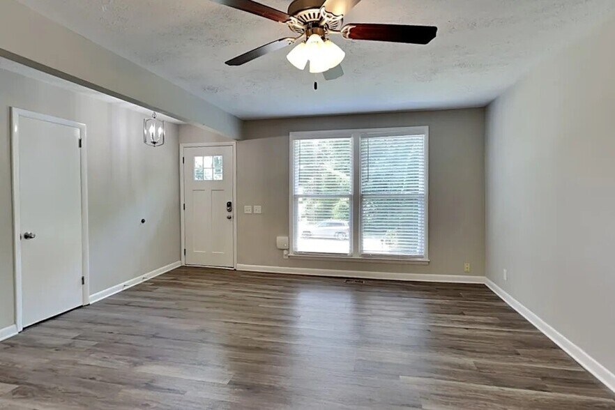 Building Photo - 691 Frankfort Dr