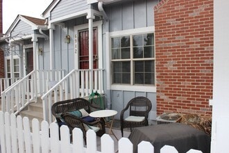 Building Photo - 3 Bedroom plus loft and Community Pool