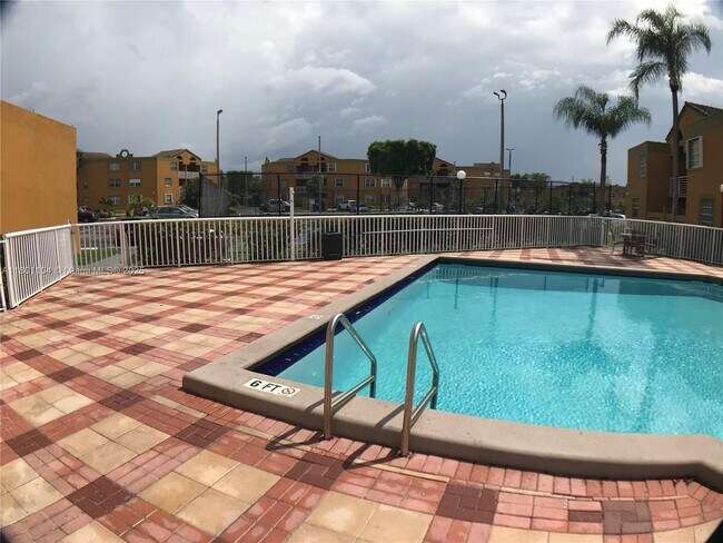 Building Photo - 9731 Fontainebleau Blvd