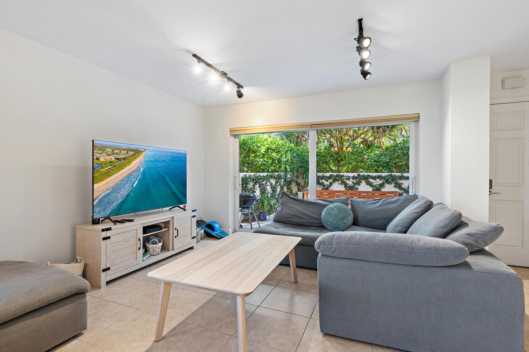 Building Photo - 120 Seabreeze Cir