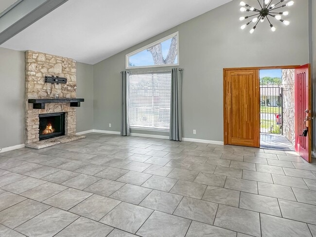 Building Photo - Charming 4-Bedroom with Modern Upgrades in Prime Location