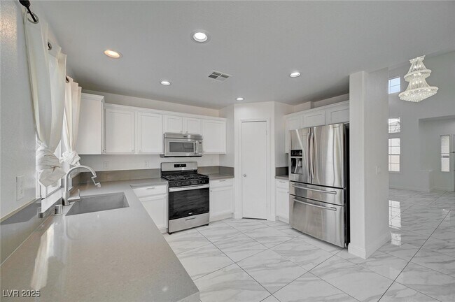 Building Photo - 9893 Canyon Peak Dr