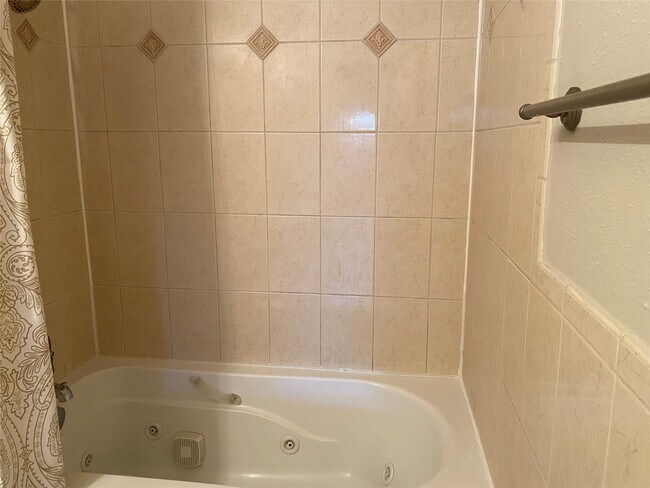 Building Photo - 2415 Poco Dr