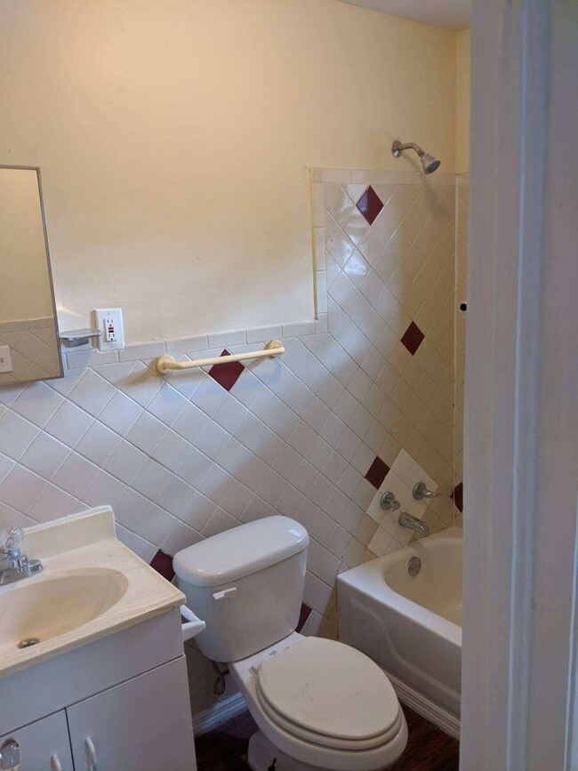 Building Photo - Newly Remodeled! Beautiful 2 bedroom/ 1 bath home / Laundry Room / Car Port