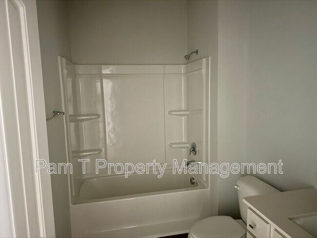 Building Photo - 400 Airways Ave