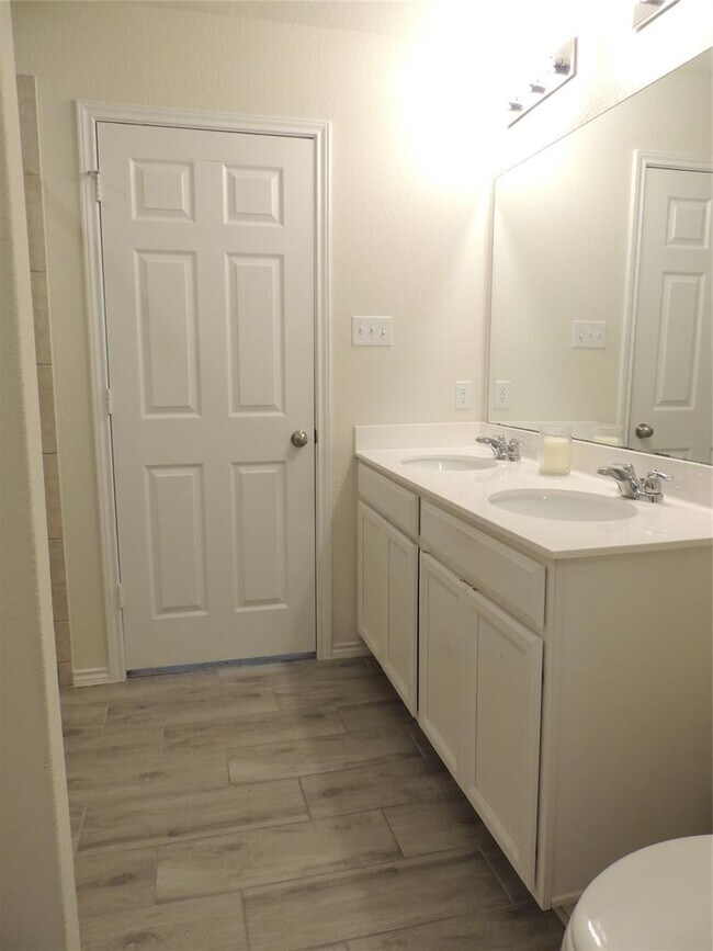 Building Photo - 241 Cascata Way