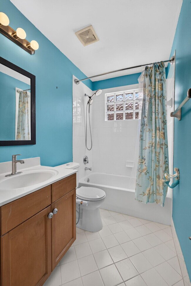 Building Photo - 1204 Oakwater Dr